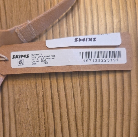 SKIMS Ultimate Plunge Push Up Bra In Mica - Picture 2 of 10